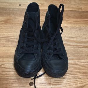 Black converse sneakers
